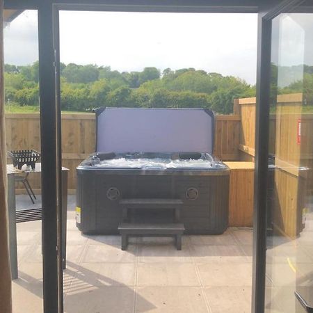 فندق Superior Glamping Pod With Hot Tub فرودشام المظهر الخارجي الصورة