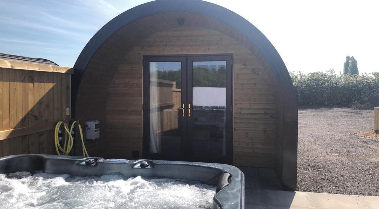فندق Superior Glamping Pod With Hot Tub فرودشام المظهر الخارجي الصورة