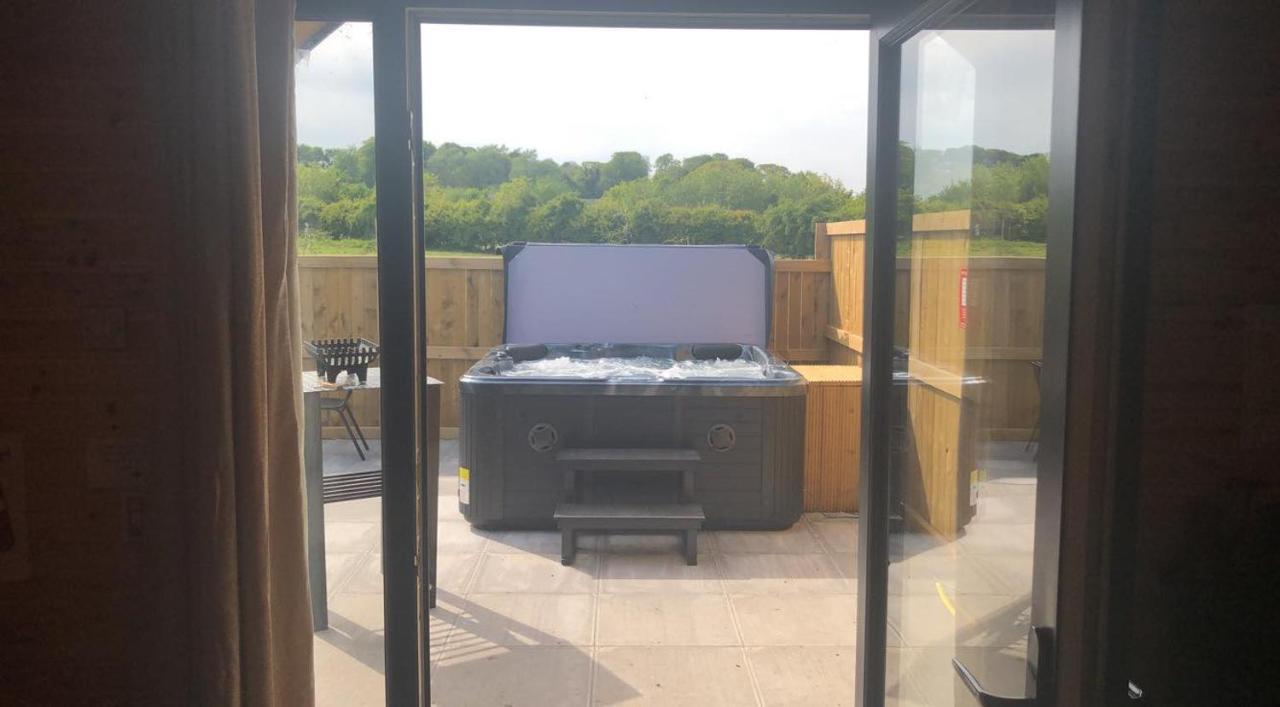 فندق Superior Glamping Pod With Hot Tub فرودشام المظهر الخارجي الصورة